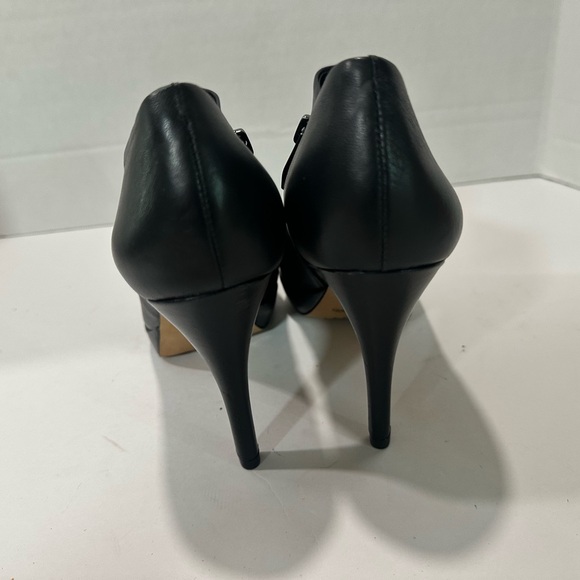 Vince Camuto black booties Women’s 8. Only tried on inside - Picture 6 of 7
